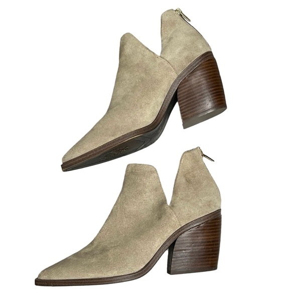 Vince Camuto Shoes - Vince Camuto tan suede ankle booties size 9.5